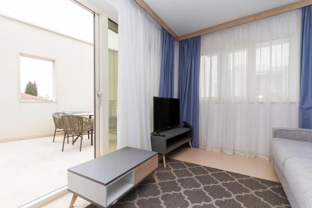 Garden Palace - Apartment Sembid With Terrace Umag Croatia
