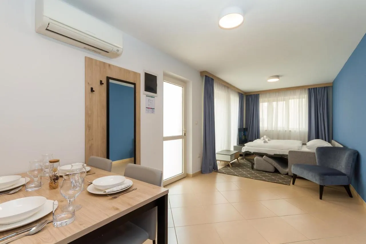 Garden Palace - Apartment Sembid With Terrace Umag 0*,