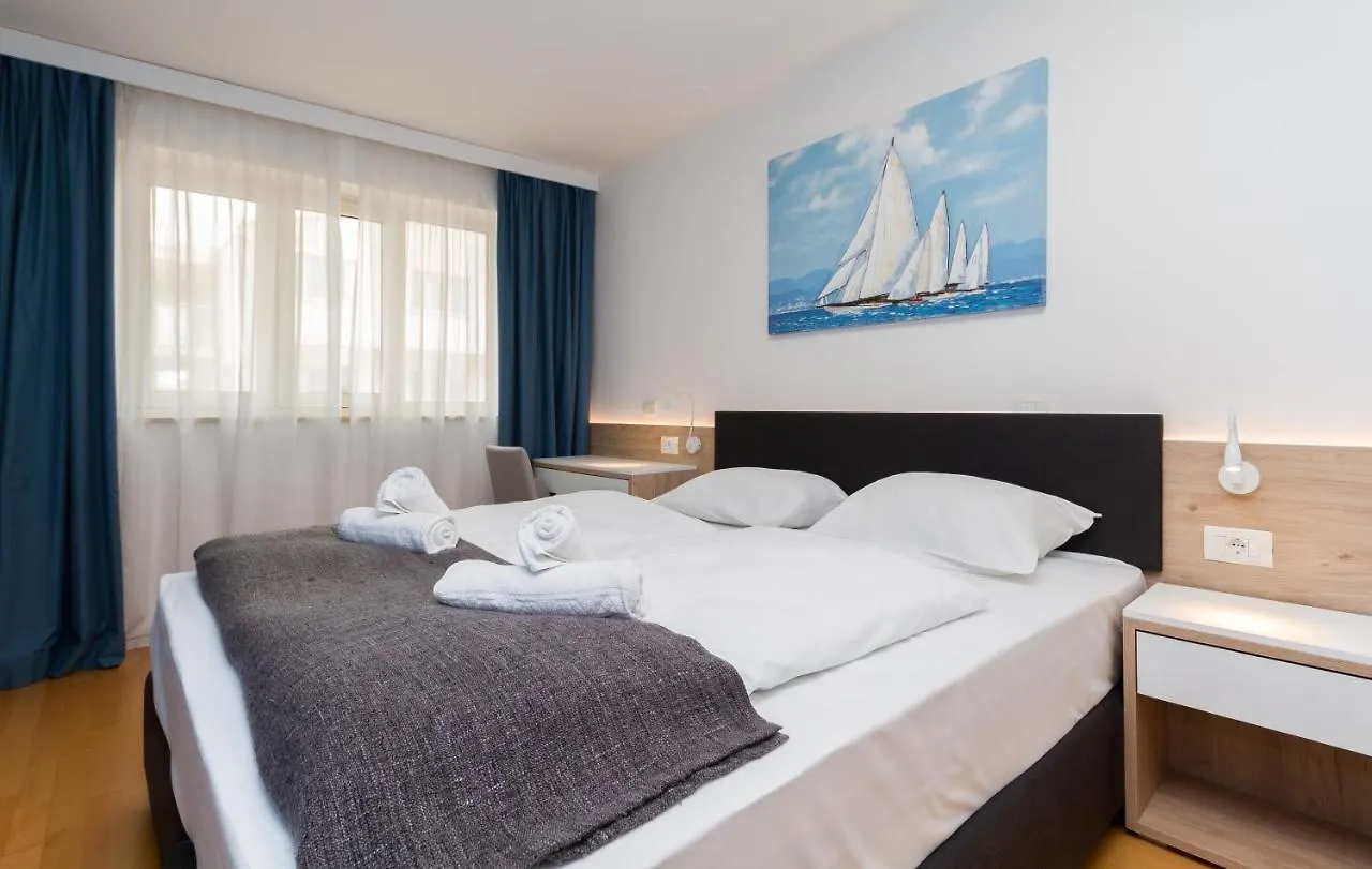 Garden Palace - Apartment Sembid With Terrace Umago 0*,  Croazia